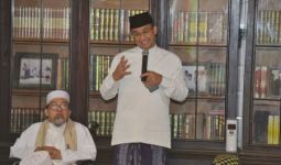 Anies Hadiri Milad KH Syaifuddin Amsir - JPNN.com