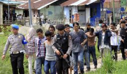 Kampung Narkoba Kembali Digerebek, 28 Positif, 2 Sakau - JPNN.com