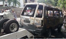 Pembakar Mobil Sendiri di Jalan Paseban Diburu Polisi - JPNN.com