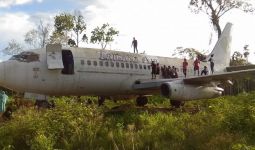 Pesawat di Hutan Papua jadi Lokasi Wisata Dadakan - JPNN.com