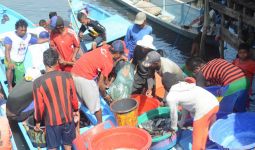 Kemenhub Tingkatkan Keselamatan Pelayaran Rakyat Ambon - JPNN.com