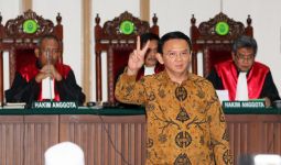 Sidang Dibuka, Kubu Ahok Langsung Interupsi - JPNN.com