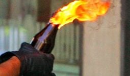 Rumah Ketua Fraksi Golkar Pekanbaru Dilempar Bom Molotov - JPNN.com