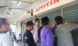 BPPOM Segel Enam Apotek Bermasalah di Padang - JPNN.com