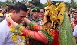 Mentan Tanam Jagung di Tengah Kebun Sawit Riau - JPNN.com