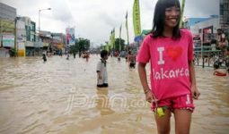 Hujan Deras Selasa Sore, Empat RT dan Tujuh Jalan di Jakarta Banjir - JPNN.com