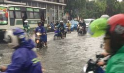 Jakarta Diguyur Hujan, Sejumlah Ruas Jalan Tergenang - JPNN.com