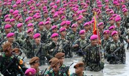 Marinir Surabaya Jaga Perbatasan dengan Malaysia Timur - JPNN.com