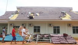 Belasan Rumah Warga Rusak Dihantam Angin Puting Beliung - JPNN.com