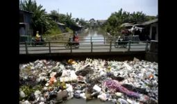 Sungai Bekasi Tercemar Limbah Beracun - JPNN.com
