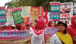 Keppres Pengangkatan CPNS Bidan Desa PTT Sudah di Setneg - JPNN.com