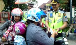 Bukannya Ditilang Malah Dapat Susu, Terima Kasih Pak! - JPNN.com