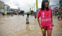 Ciliwung Meluap, 1.178 Rumah Kebanjiran - JPNN.com