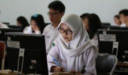 UNBK SMA, 29 Persen Sekolah Pinjam Komputer - JPNN.com