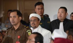 Usai Sidang, Rizieq Salaman dengan Hakim, sama Ahok? - JPNN.com