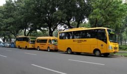 50 Bus Sekolah Dikerahkan Angkut Penumpang KRL yang Terlantar - JPNN.com