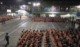 Aduh! Ratusan Tahanan Dipaksa Telanjang - JPNN.com