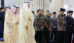Raja Salman Salat Jumat di Mana? - JPNN.com