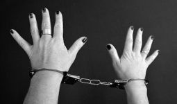 Entah Setia atau Stupid, Istri Susul Suami ke Penjara - JPNN.com
