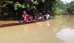 Rumah Dilanda Banjir, Belasan Ribu Warga Diungsikan - JPNN.com