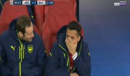 Alexis Sanchez Tertawa saat Arsenal Tertinggal 1-5.... - JPNN.com