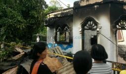 Rumah Pensiunan Brimob Terbakar, Tiga Penghuni Tewas - JPNN.com