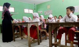 Indonesia Kekurangan 460.542 Guru SD - JPNN.com