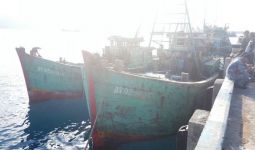 Gugus Tempur Laut TNI AL Tangkap Dua Kapal Asal Vietnam - JPNN.com