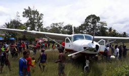 Landasan Berlubang, Pesawat Tergelincir di Papua - JPNN.com