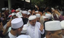 Pemakaman Jenazah Kiai Hasyim, Doa oleh Habib Rizieq - JPNN.com