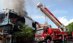 Utang Puluhan Juta, Tiga Mobil Pemadam Kebakaran Disita - JPNN.com