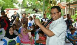 Anies Puji Inisiatif Warga Kampung Tanah - JPNN.com