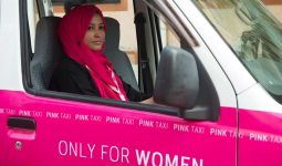 Keren..Ada Taksi Pink Khusus untuk Perempuan - JPNN.com