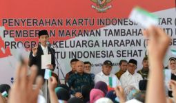 Jokowi: Pemegang KIS Berhak Dapatkan Layanan yang Baik - JPNN.com