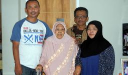 Digugat Anak Kandung Rp 1,8 M, Siti Rokayah Tetap Tabah - JPNN.com