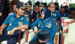 PNS Dapat Hukuman Hormat Bendera Setengah Jam - JPNN.com