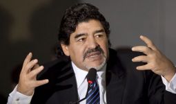Naik Pitam! Maradona Tuntut Konami - JPNN.com