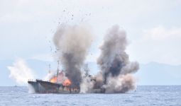 Dua Kapal Ikan Asal Filipina Ditenggelamkan - JPNN.com