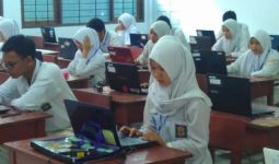 Sebanyak 120 Siswa SMA di Bekasi Terpaksa Ikut UNBK Susulan - JPNN.com