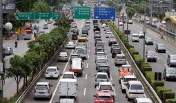 H-7 Lebaran, Jumlah Kendaraan ke Arah Cikampek Mulai Meningkat - JPNN.com