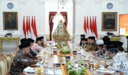 Usai Bertemu Jokowi, Kiai Syukron Kritik Sidang Ahok - JPNN.com