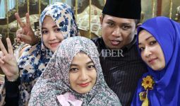 Berapa Harta Kekayaan Lora Fadil, Anggota DPR yang Bawa Tiga Istrinya ke Pelantikan? - JPNN.com