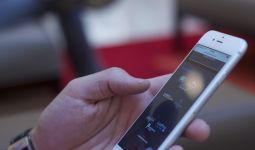 Remaja Kecanduan Smartphone Lebih Rawan Terhadap Masalah Kesehatan Mental - JPNN.com