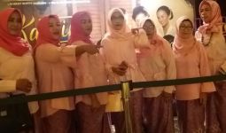 Nonton Kartini, Para Perempuan pun Berkebaya - JPNN.com