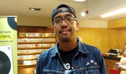 Sudah Kecanduan, Vokalis Seringai Berburu Vinyl Sampai ke Luar Negeri - JPNN.com