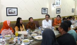 Makan Siang Bareng Jokowi, Perut Kenyang dan Pulang Bawa Uang - JPNN.com