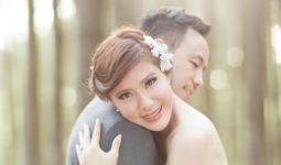 Menikah di Gereja Impian, Olga Lydia Kenakan Gaun 5 Meter - JPNN.com