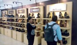UKM Binaan Tawarkan Sepatu Kulit Berkualitas di Rumah Desain - JPNN.com
