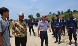 Komisi II DPR Disambut Petani Penggarap dan Diadang Satpam - JPNN.com