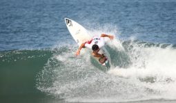 Nishi Keijiro Juara Surfing Internasional Krui Pro 2017 di Lampung - JPNN.com